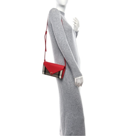 Burberry Calfskin House Check Hannah Wallet with Detachable Strap in Bright Red - Picture 6 of 7